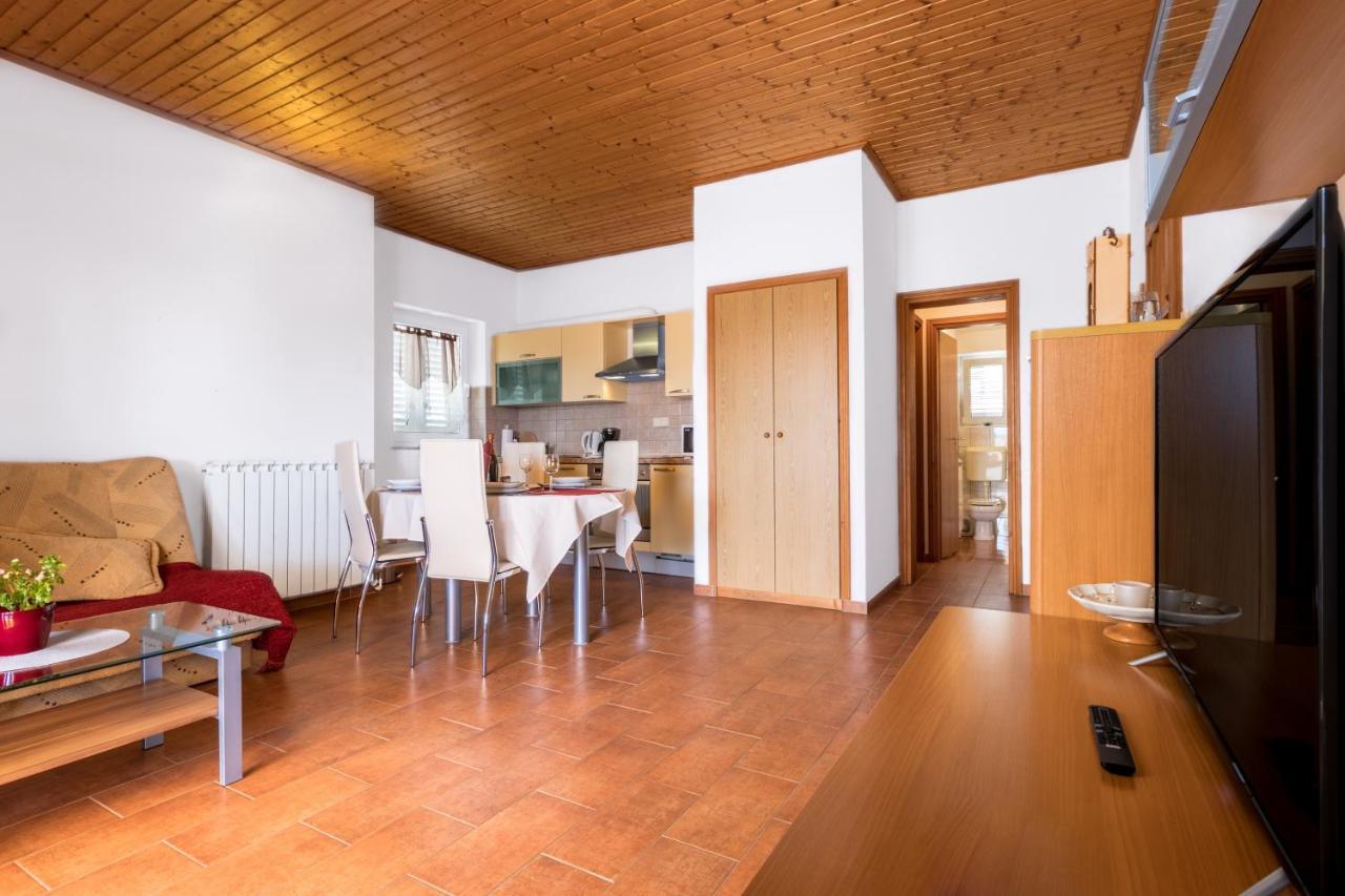 Apartments With A Parking Space Punat, Krk - 20553 Екстер'єр фото